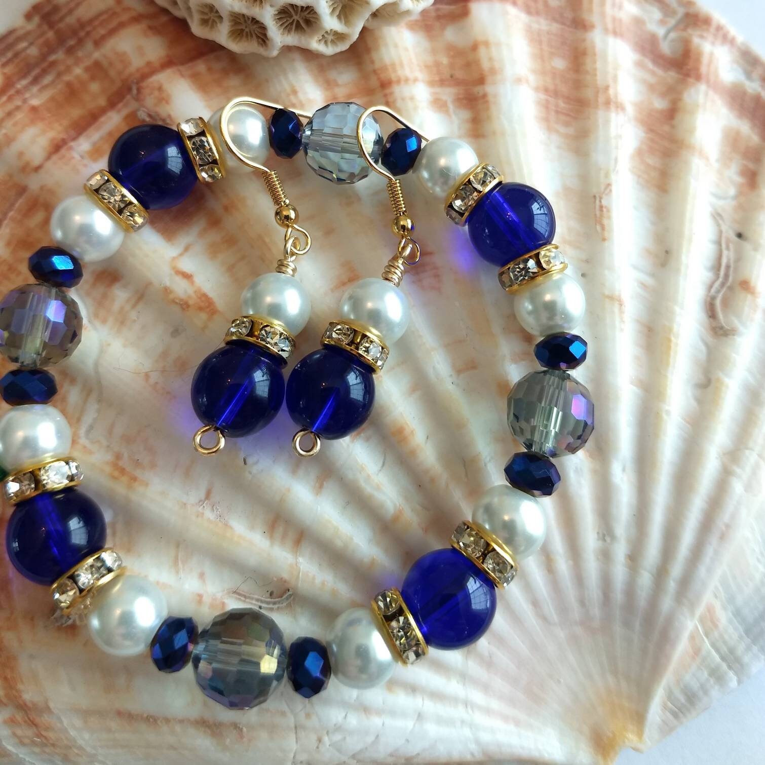 Diana Kobalt Glas Ohrringe, Dunkelblaue Und Goldene Kobaltblaue Perlen Prinzessin Diana Muttertagsgeschenk Diana Kobalt Glas Ohrringe, Dunkelblaue Und Goldene Kobaltblaue Perlen Prinzessin Diana Muttertagsgeschenk von ZanpaSeaGlassJewelry