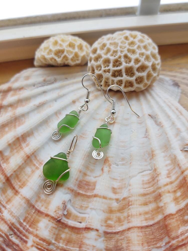 Grünes Meer Glas Jewerly Set, Set, Meerjungfrau Schmuck, Grünes Anhänger, Sterling Silber Schmuck Set Grünes Meer Glas Jewerly Set, Set, Meerjungfrau Schmuck, Grünes Anhänger, Sterling Silber Schmuck Set von ZanpaSeaGlassJewelry