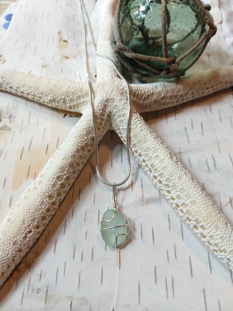 Natürlicher Seeglas Anhänger, Okinawan Mintgrün Draht Gewickelt Sterling Silber, Schmuck, Weihnachtsgeschenk Für Sie Natürlicher Seeglas Anhänger, Okinawan Mintgrün Draht Gewickelt Sterling Silber, Schmuck, Weihnachtsgeschenk Für Sie von ZanpaSeaGlassJewelry