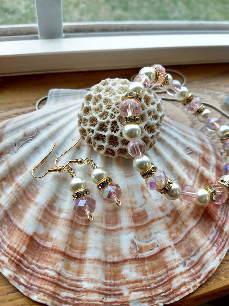 Rosa Swarovski Kristallohrringe, Kristall-Perlenohringe, Rosa Kristall Und Perlenohringe Mit Gold, Muttertagsgeschenk Rosa Swarovski Kristallohrringe, Kristall-Perlenohringe, Rosa Kristall Und Perlenohringe Mit Gold, Muttertagsgeschenk von ZanpaSeaGlassJewelry