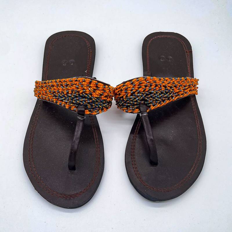 Handgenäht, Leder, Sandalen, Flip Flops, Massai, Afrika, Perlen, Strand, Sommer, Sansibar, Ostafrika von ZanziZanzi