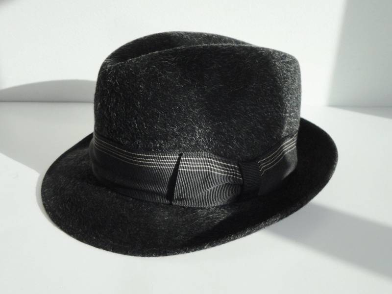 Grauer 60S Herren Vintage Pelzfilzhut Mit Hutband // Wegener Mohair Hut Size 56 von Zappasvintage