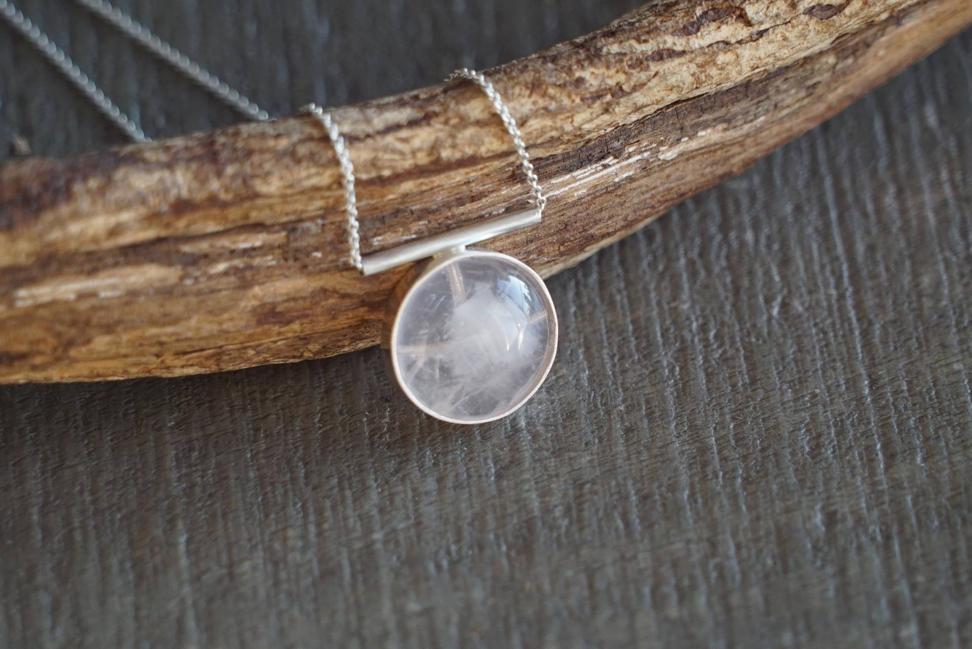 Handgearbeitete Halskette/Silber .925 Mit Rosenquarz Weiß Rosa Edelstein Silberkette Handgearbeitete Halskette/Silber .925 Mit Rosenquarz Weiß Rosa Edelstein Silberkette von Zaraja