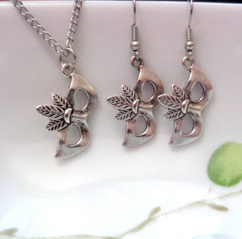 50 Schattierungen Von Grau Halskette Set Maske Schmuck-Set, Ohrringe von ZareenDesigns