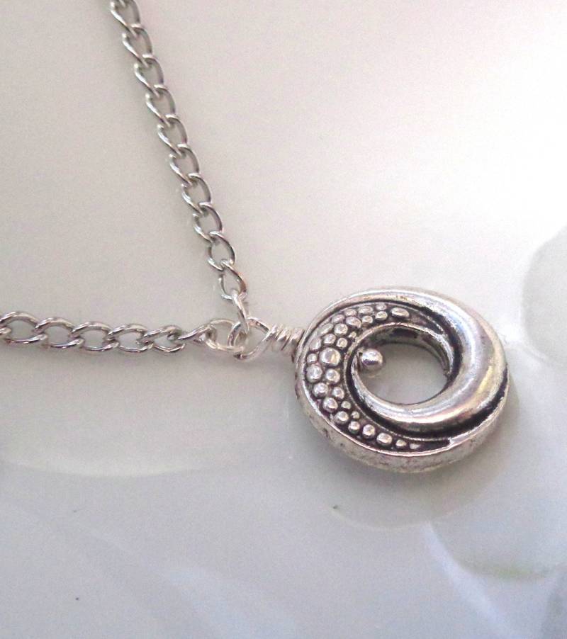 Antike Silber Eternity Halskette Runder Disc Anhänger von ZareenDesigns