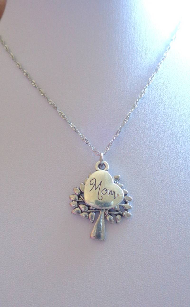 Baum Des Lebens Mom Anhänger Halskette - Charm Mit Gravur von ZareenDesigns