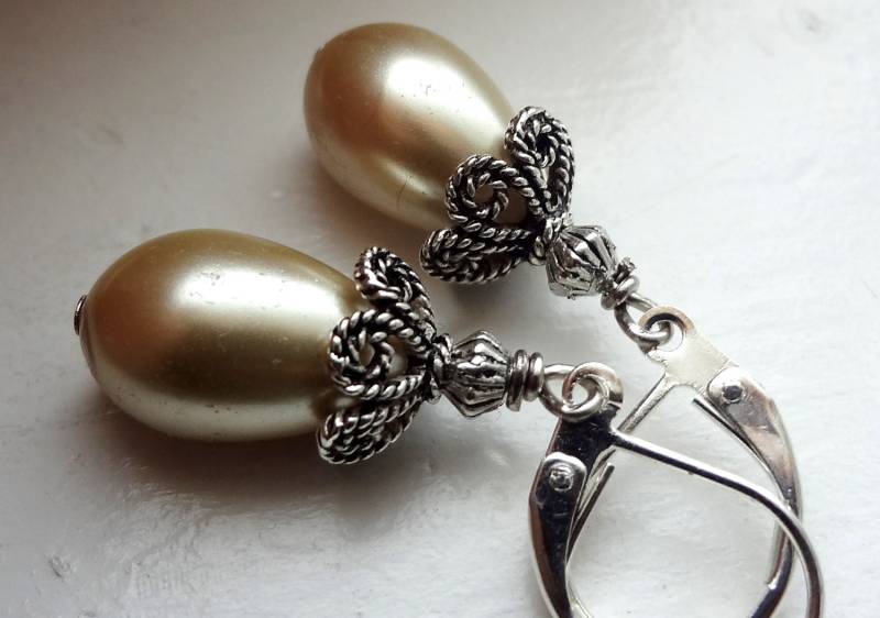 Champagne Pearl Tropfen-Ohrringe Silber Finish Hochzeitsschmuck Champagne Pearl Tropfen-Ohrringe Silber Finish Hochzeitsschmuck von ZareenDesigns
