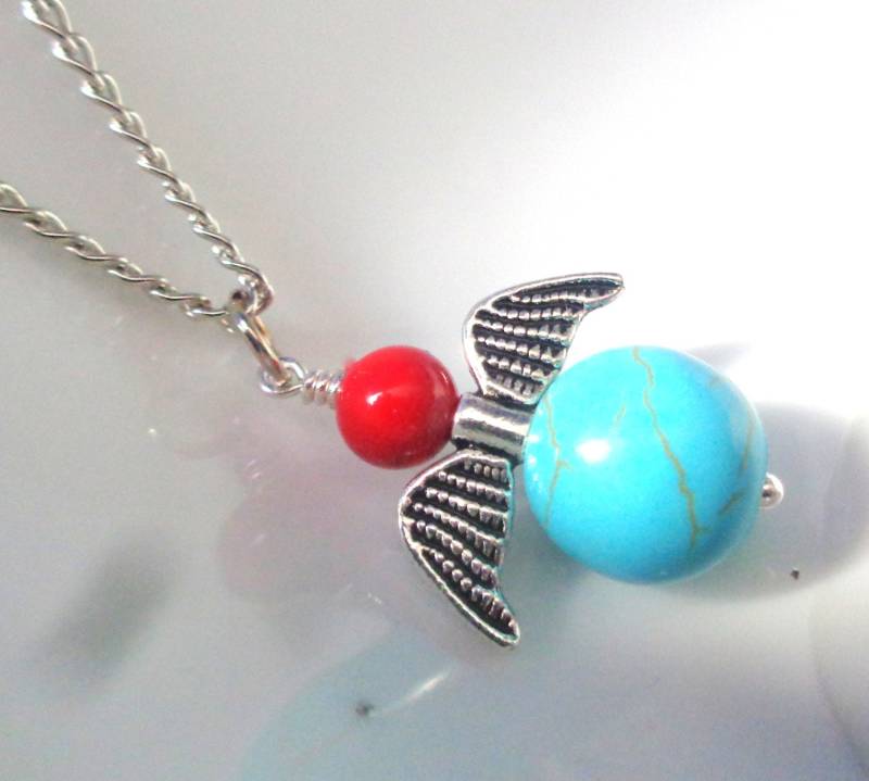 Engelflügel Halskette Türkis & Rote Koralle Stein Anhänger von ZareenDesigns