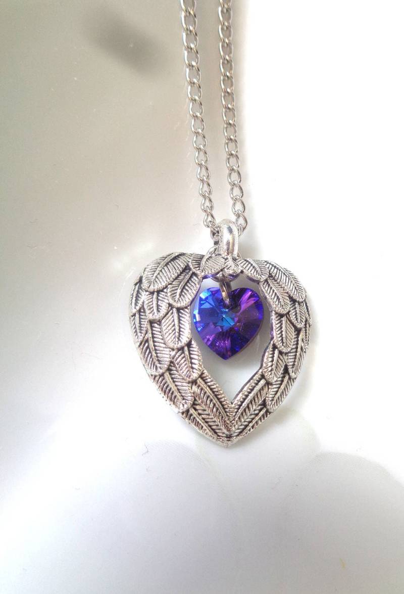 Engelflügel Kette Bermuda Lila Swarovski Kristall Herz Anhänger von ZareenDesigns