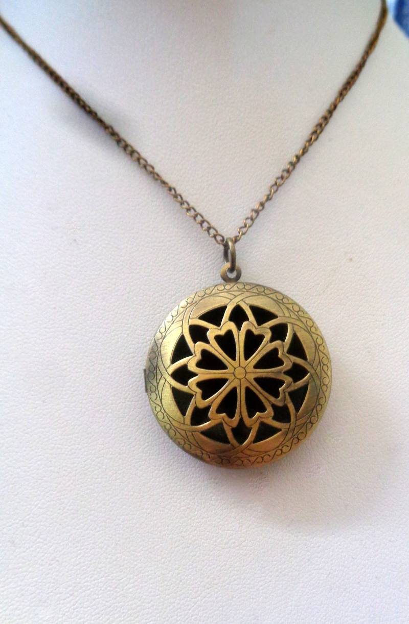 Filigrane Medaillon Halskette Antik Messing Foto Anhänger, 18 "Kette von ZareenDesigns