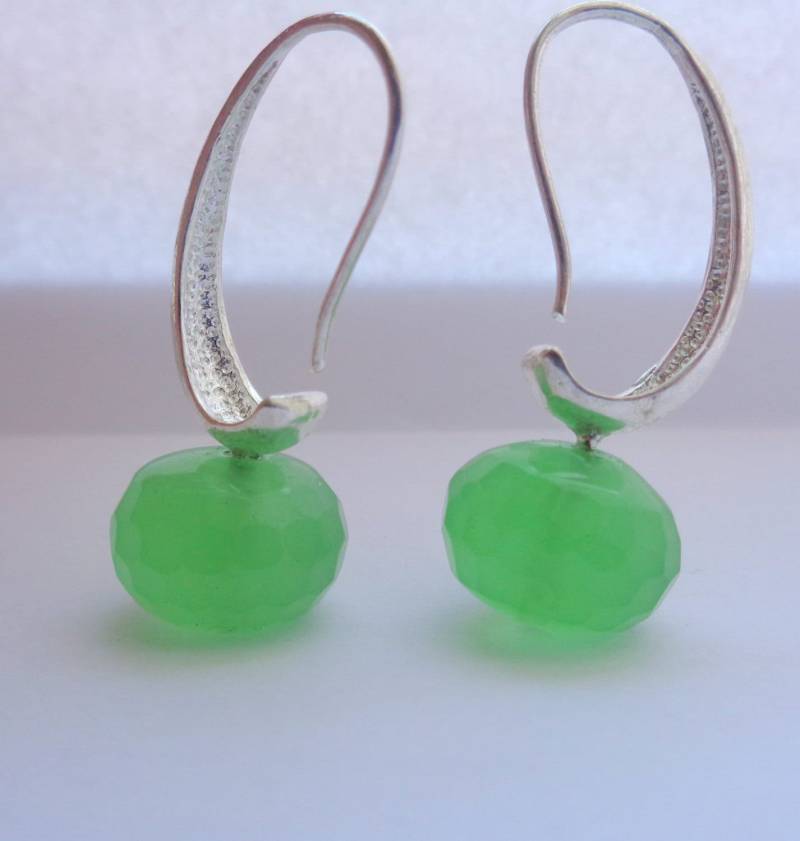 Grüne Chalcedon Ohrringe Versilberte Handwerker Brisuren von ZareenDesigns