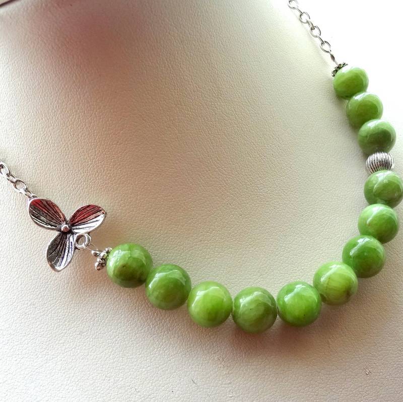 Grün Achat Halskette Antiker Blumen Charm, Eleganter Stein Schmuck von ZareenDesigns