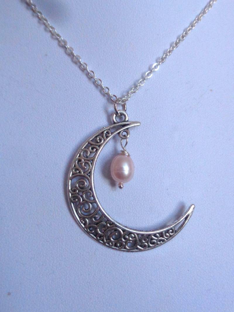 Halbmond Anhänger Antik Silber, Rosa Perle, 43 cm von ZareenDesigns