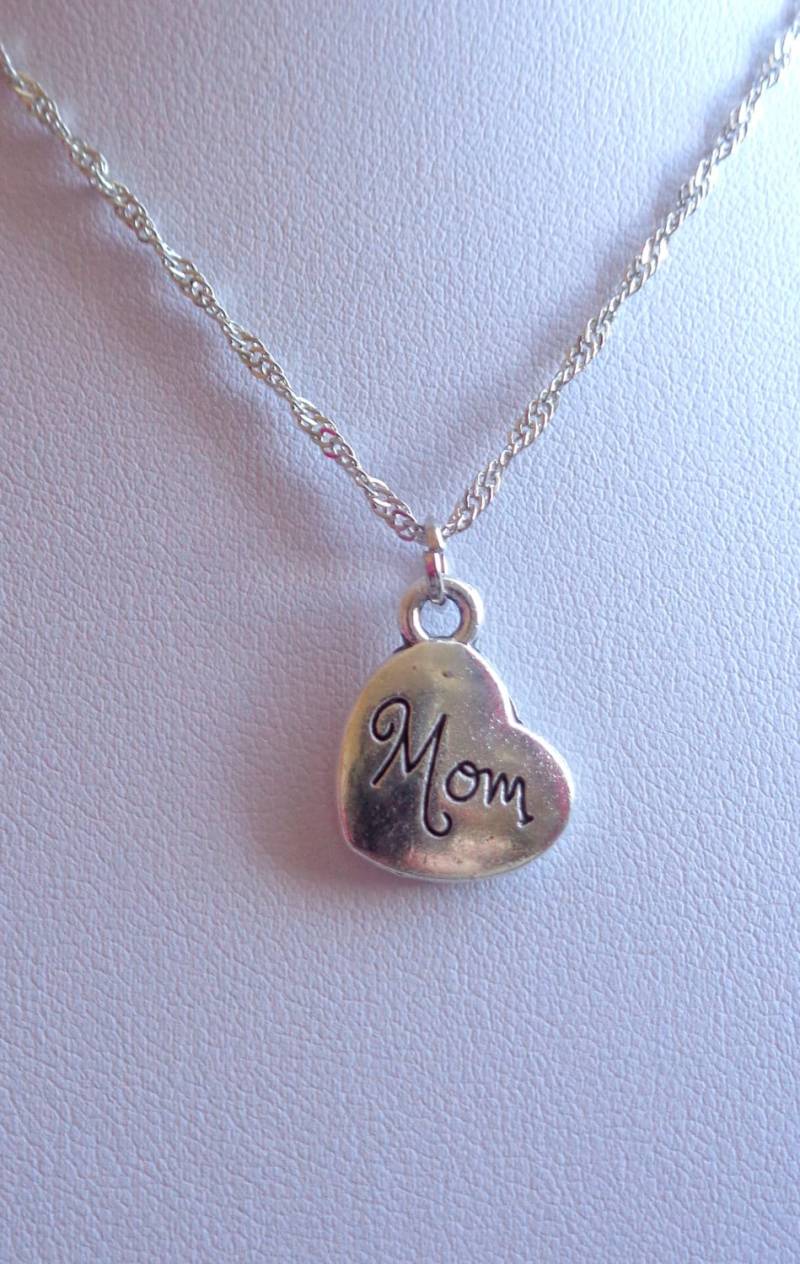 Halskette Mit Gravur Mom Herz Anhänger - 18 Zoll von ZareenDesigns