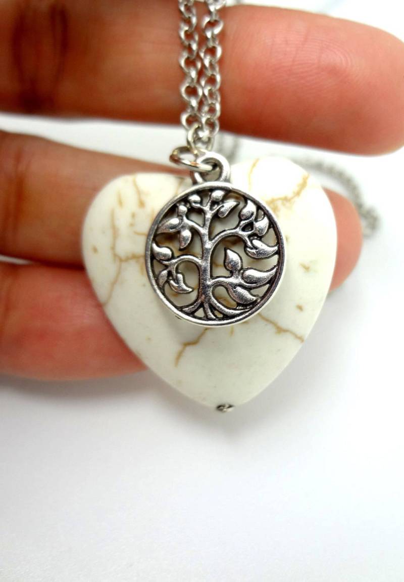 Howlith Herz Halskette Baum Des Lebens Anhänger, 45 cm von ZareenDesigns
