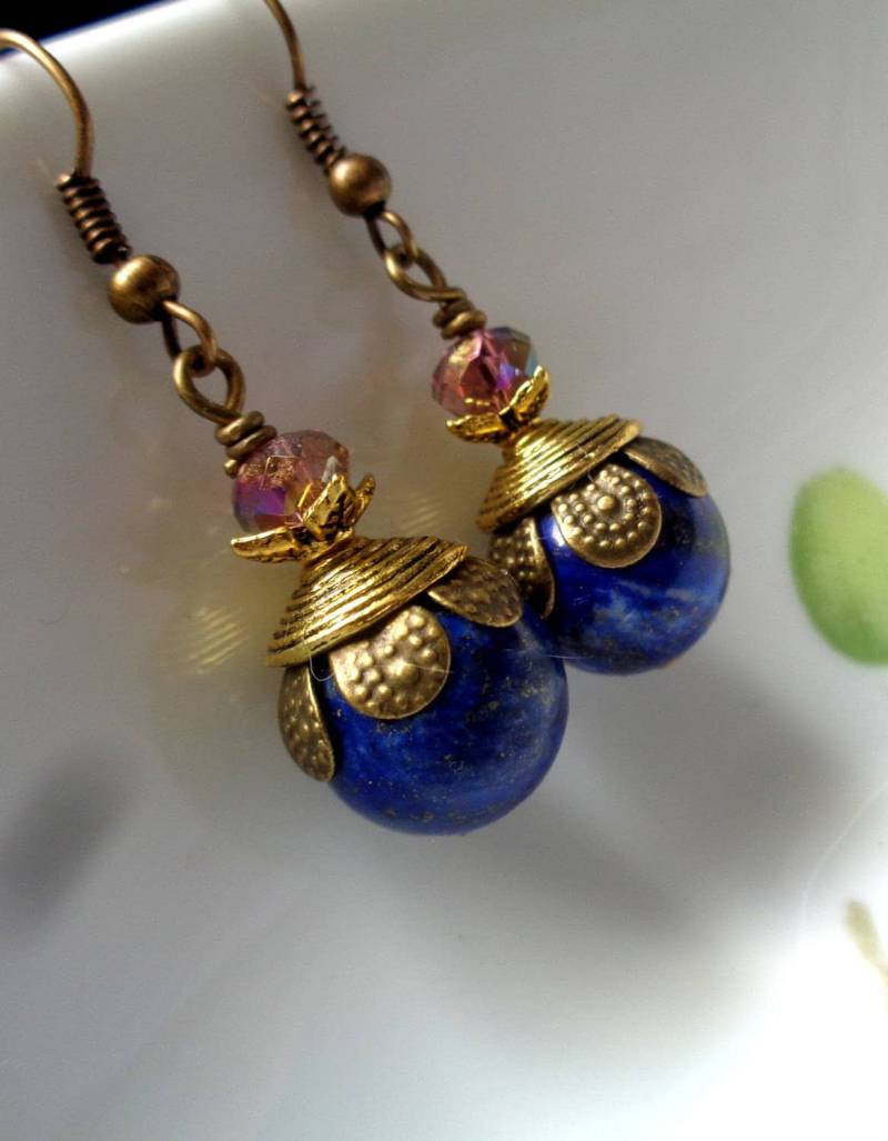 Lapis Lazuli Ohrringe Antikes Goldenes Messing, Blauer Edelstein von ZareenDesigns