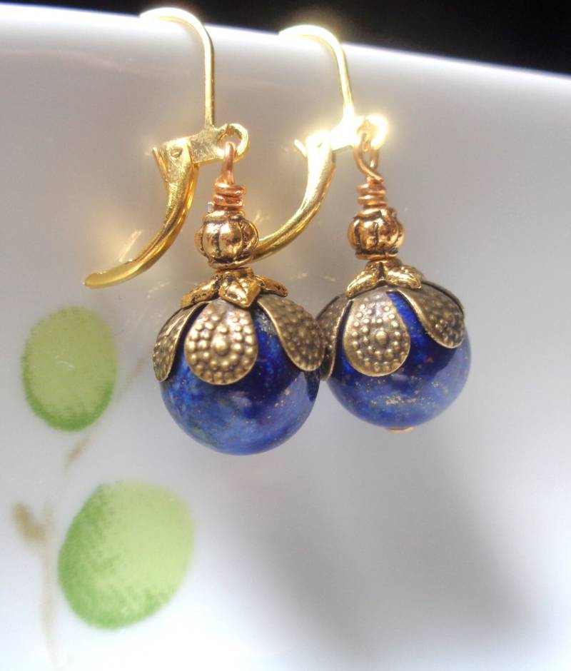 Lapis Lazuli Ohrringe Vergoldetes Filigran, Blauer Edelstein von ZareenDesigns