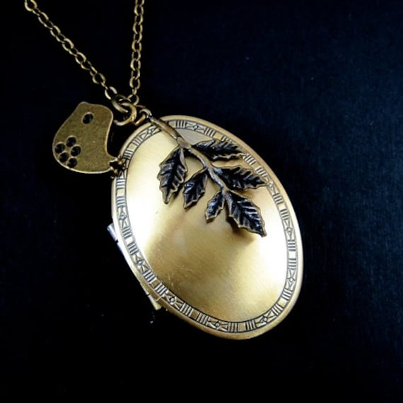 Oval Medaillon Halskette Vogel Und Blatt Charm Anhänger von ZareenDesigns