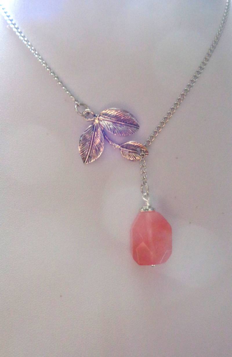 Rosenquarz Lariat Kette Edelstein Mit Blattanhänger von ZareenDesigns