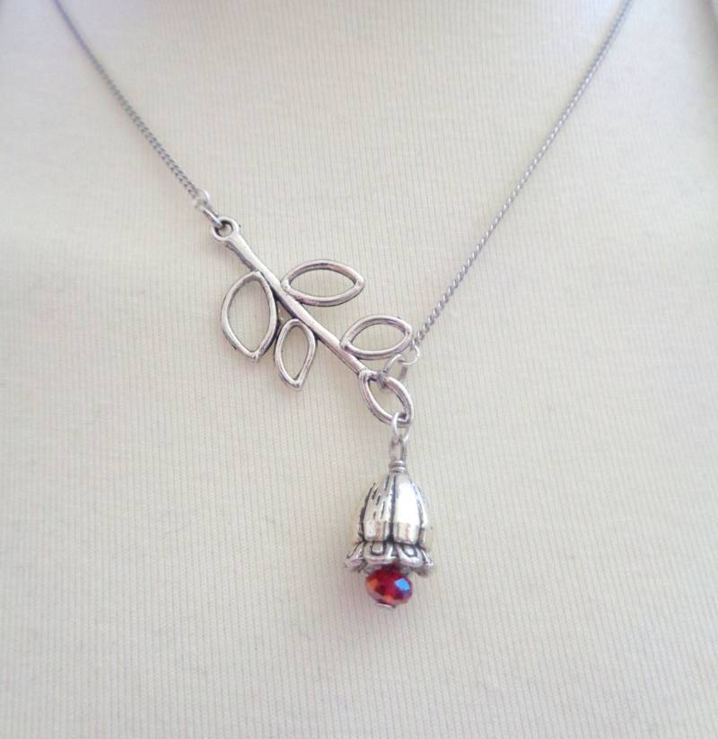 Tulpen-Lariat-Halskette Antiker Silberner Blumenzweig-Anhänger von ZareenDesigns