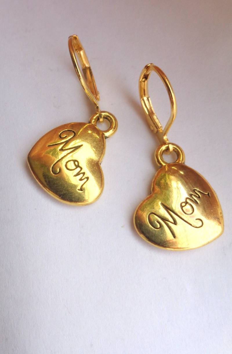 Vergoldete Mom Herz Ohrringe von ZareenDesigns