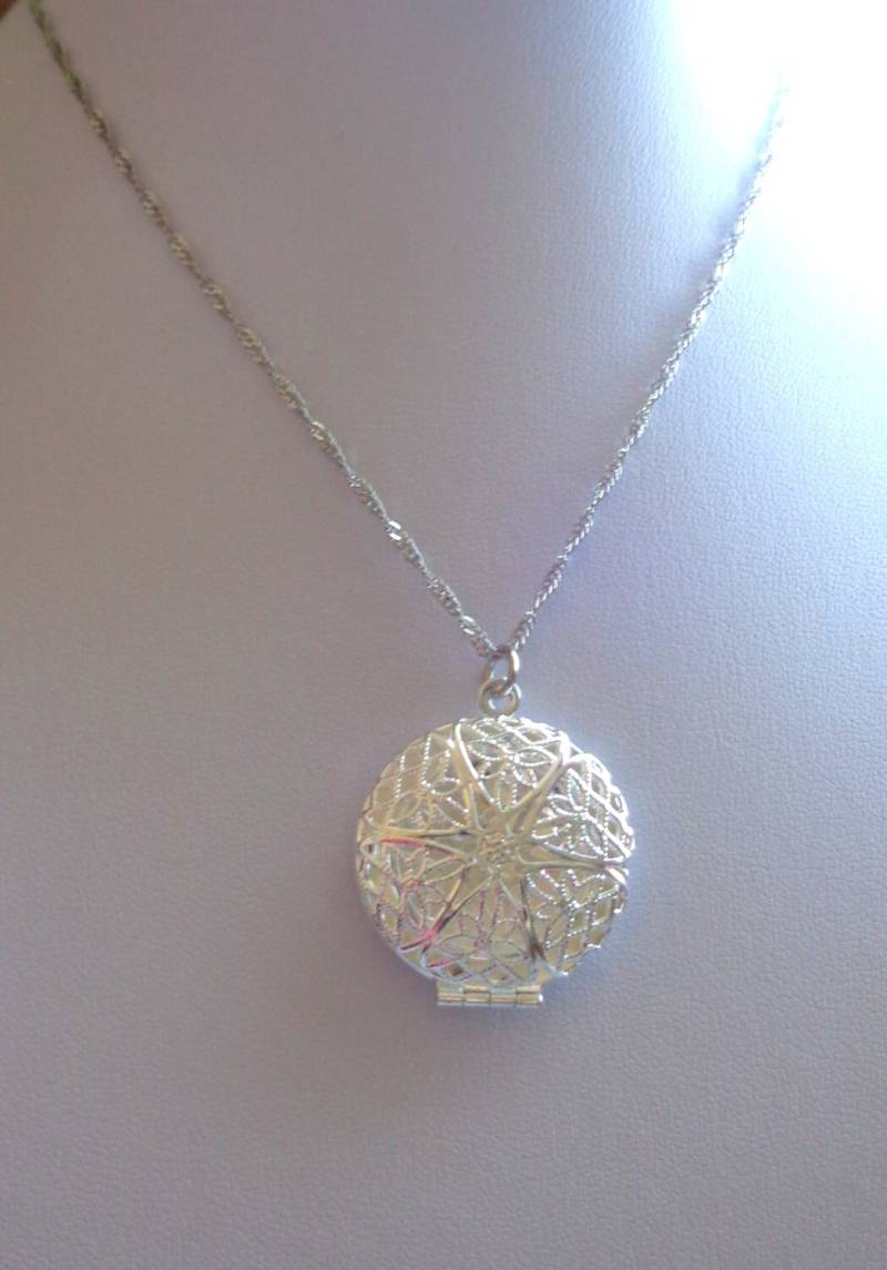 Versilberte Filigrane Medaillon Halskette - 18 " von ZareenDesigns