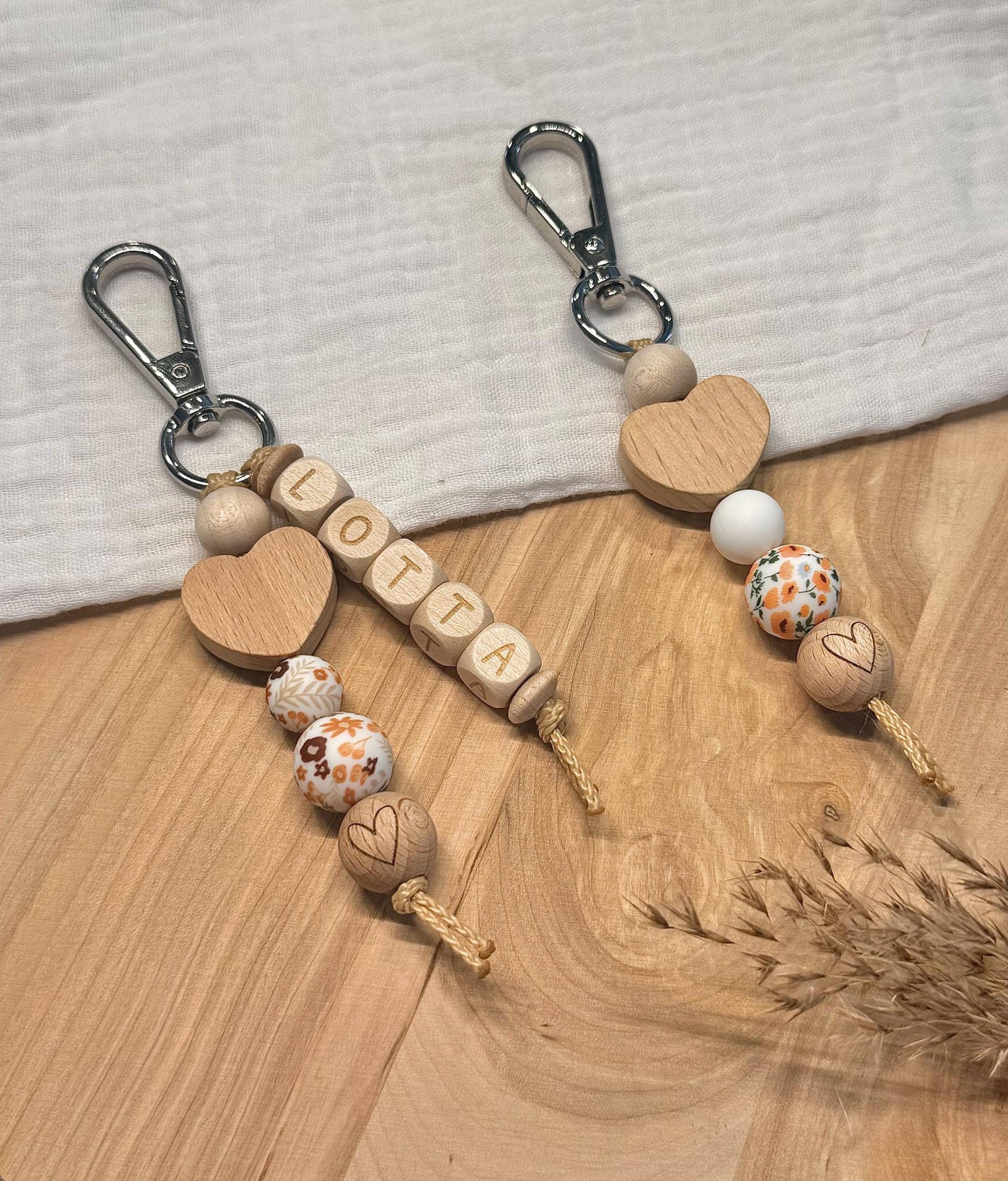 Schlüsselanhänger | Personalisiert Geschenk Baby Taschenanhänger Geburt Anhänger Namen Schmetterlinge Blumen Blätter |Herz von ZartuZauberhaft
