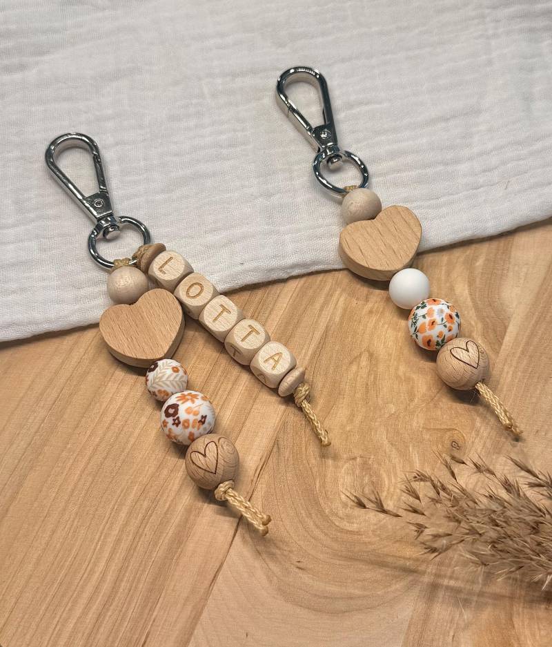 Schlüsselanhänger | Personalisiert Geschenk Baby Taschenanhänger Geburt Anhänger Namen Schmetterlinge Blumen Blätter |Herz von ZartuZauberhaft