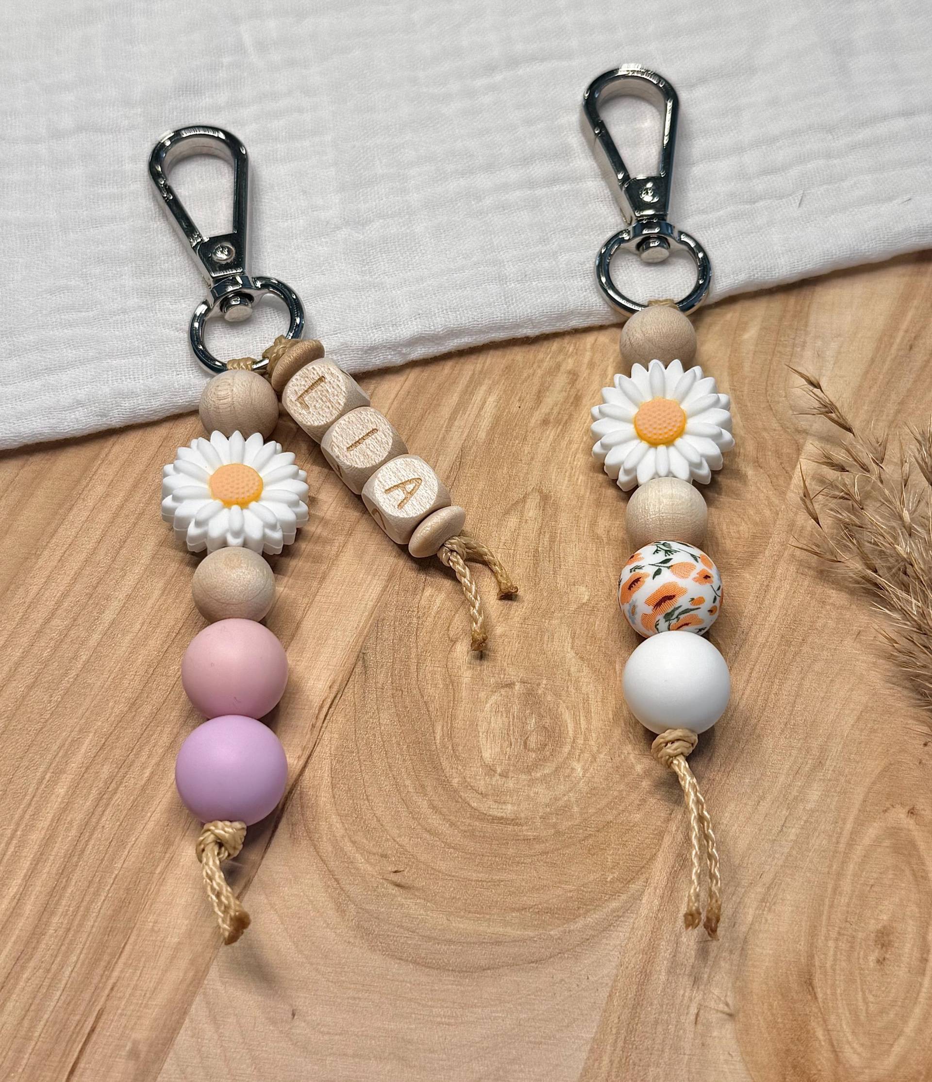 Schlüsselanhänger | Personalisiert Geschenk Baby Taschenanhänger Geburt Anhänger Namen Schmetterlinge Blumen Blätter von ZartuZauberhaft