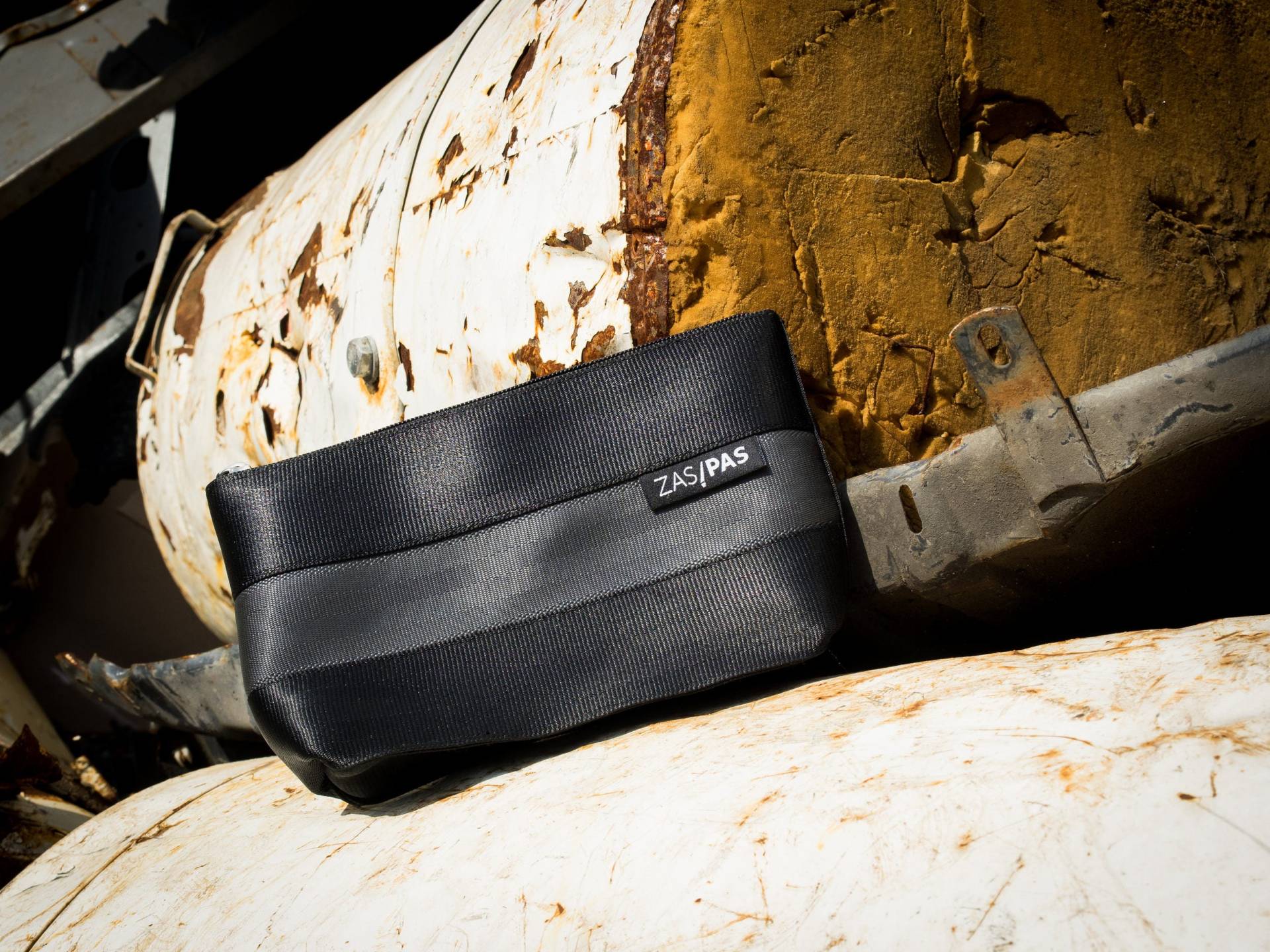 Recycelte Sicherheitsgurt Accessoire Tasche - Bas 14-13, Kosmetiktasche von ZasPas