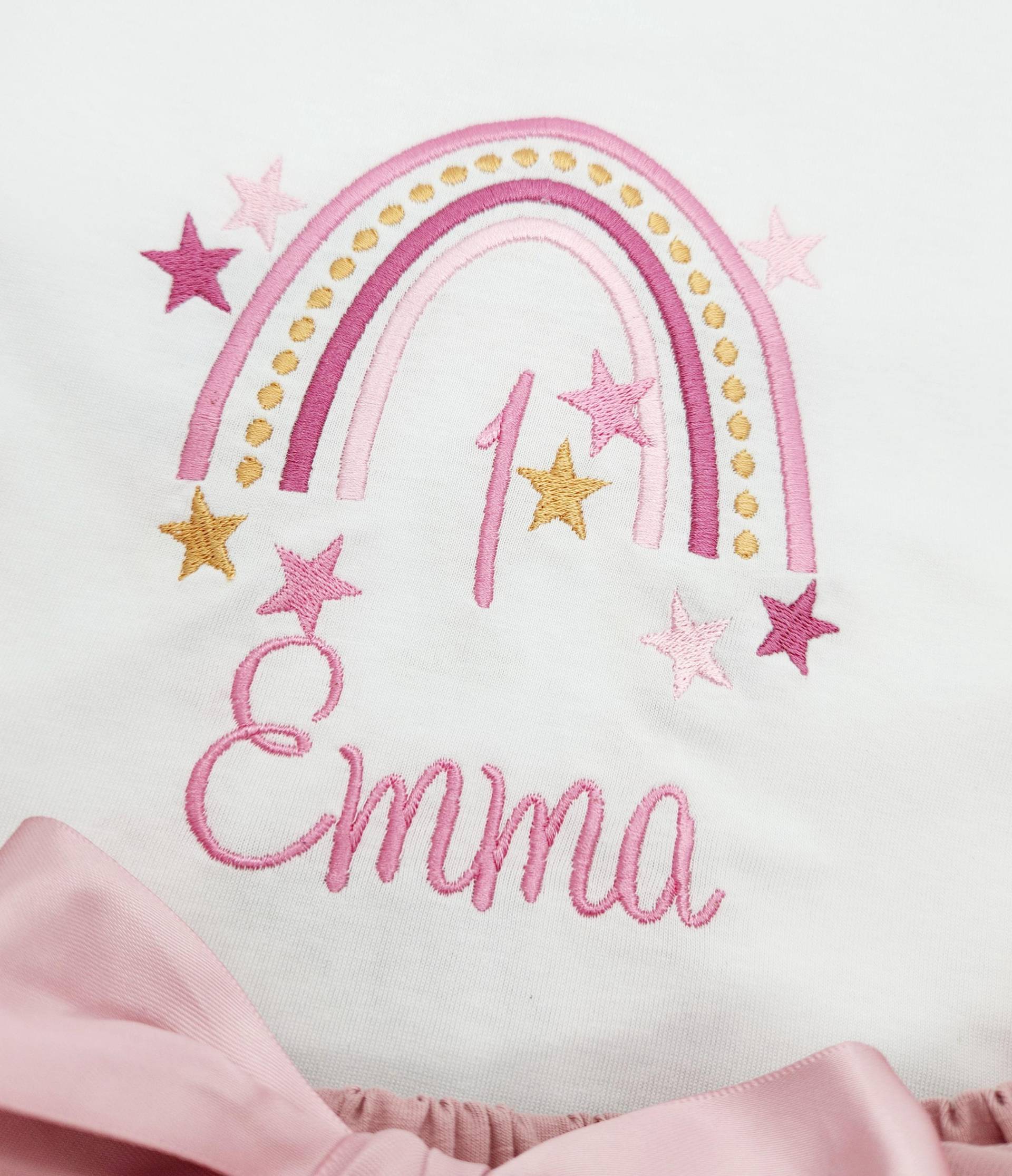 1.geburtstagsshirt Regenbogen/ Erster Geburtstag/ Outfit Geburtstag 1-9/ Geschenkidee Mädchen Zum 2.3.4.5.6.7.8.9 1.geburtstagsshirt Regenbogen/ Erster Geburtstag/ Outfit Geburtstag 1-9/ Geschenkidee Mädchen Zum 2.3.4.5.6.7.8.9 von ZauberFeeCreativ