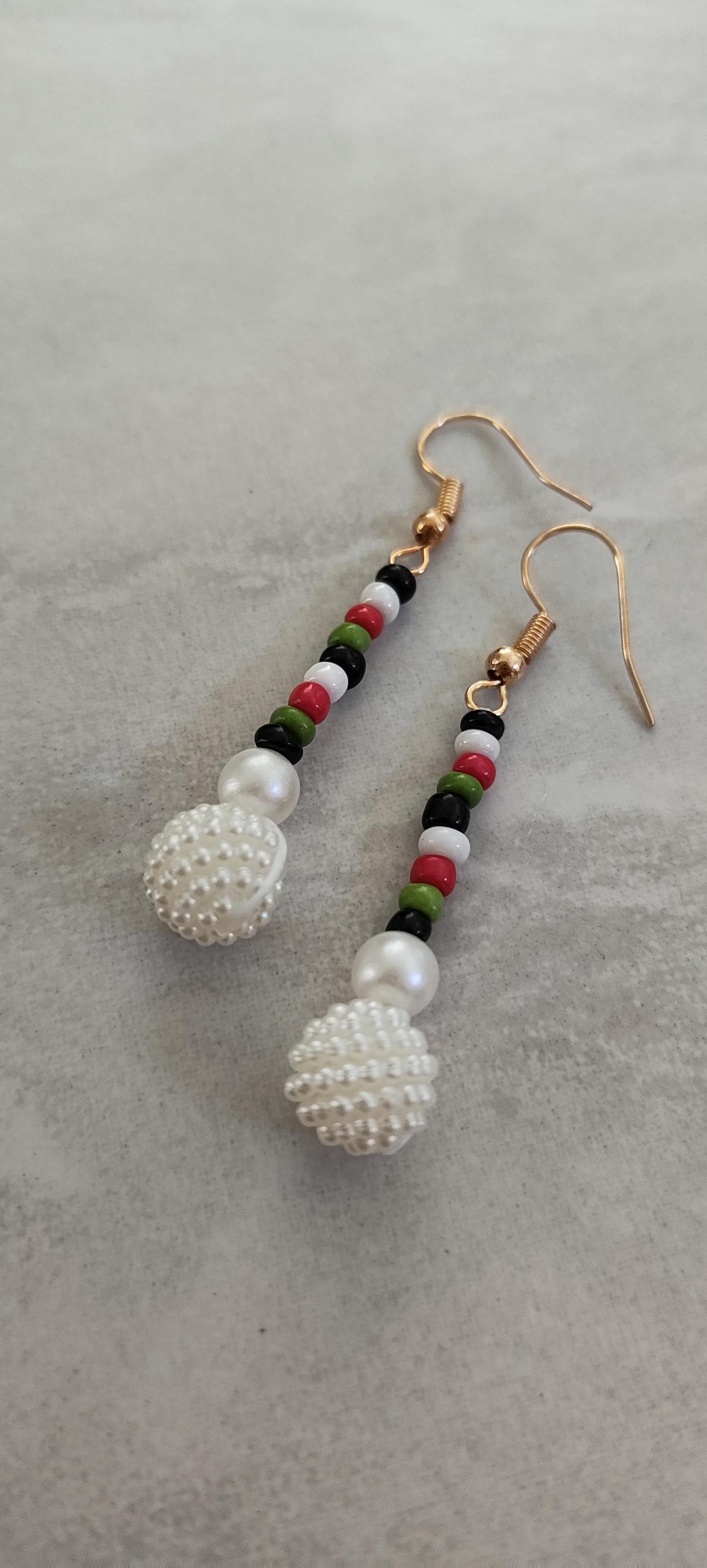 Earrings Palestine - Handmade Beaded in Rot, Grün, Schwarz Und Weiß Earrings Palestine - Handmade Beaded in Rot, Grün, Schwarz Und Weiß von Zauberfadn