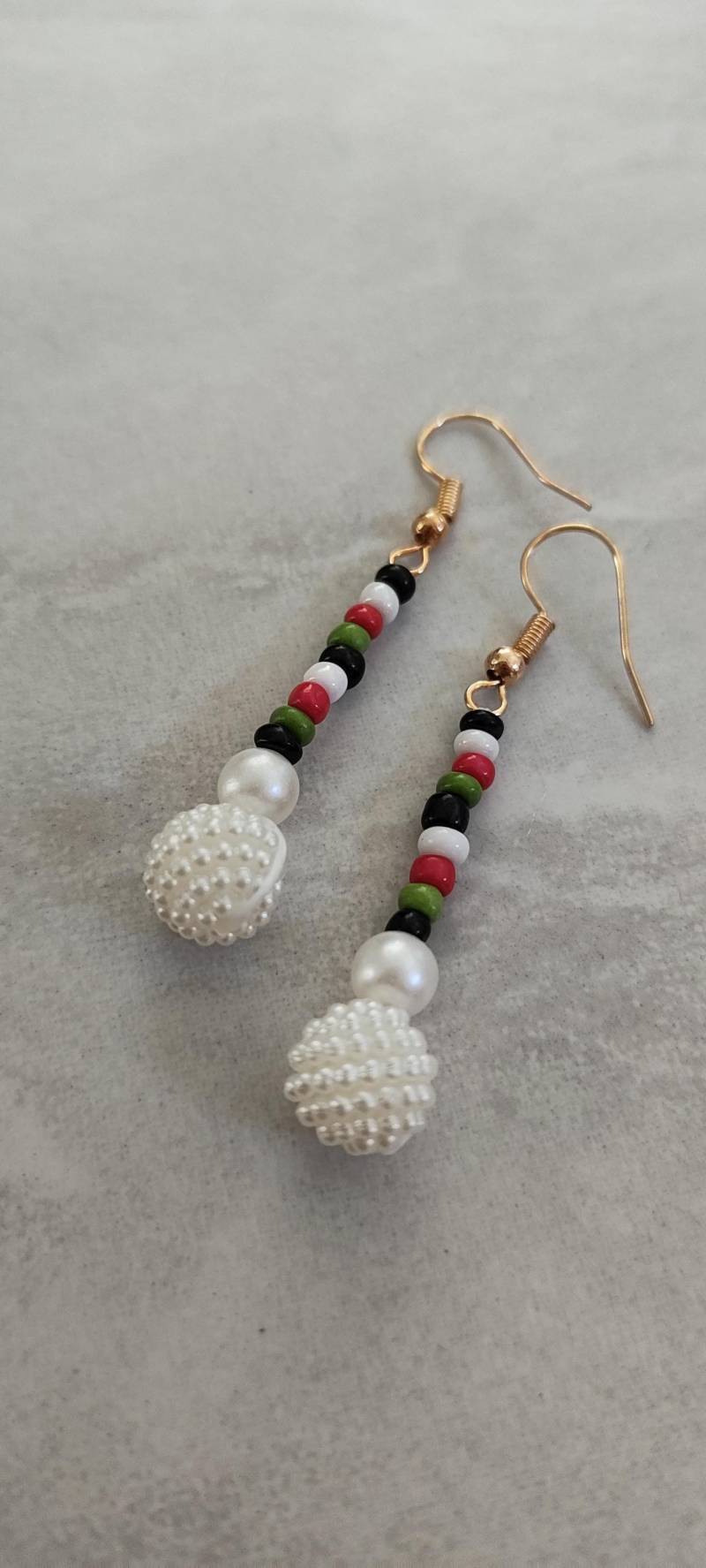 Earrings Palestine - Handmade Beaded in Rot, Grün, Schwarz Und Weiß von Zauberfadn