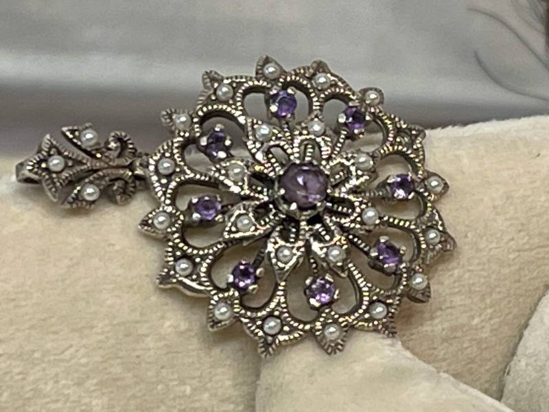 Anhänger Groß Rund Rosette Herz Lieblich Verspielt Amethyst Geschenk Liebe Muttertag Ostern Steine Perlen von ZauberhaftMarvelous