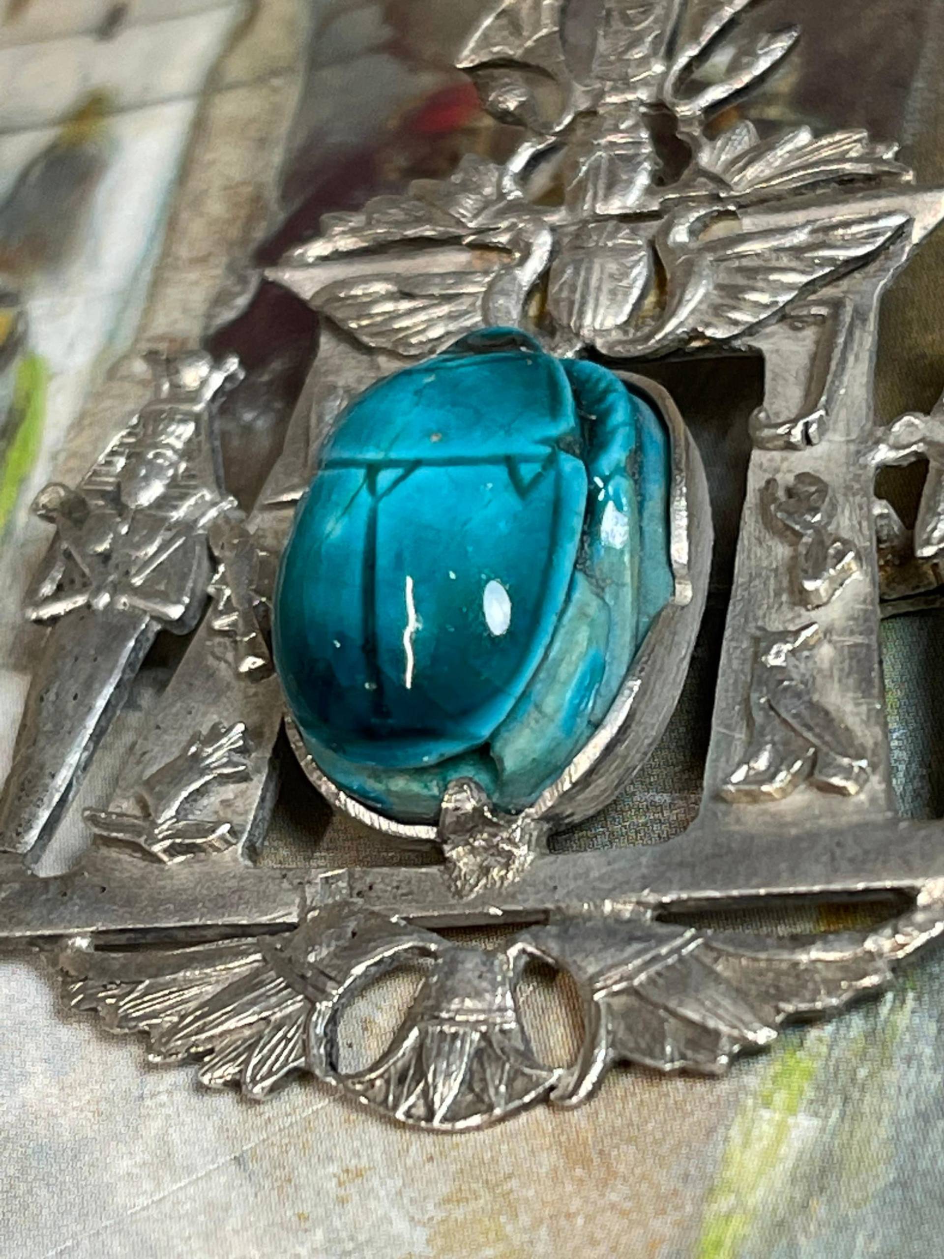 Brosche Anhänger Ägypten Kairo Iris Sphinx Skarabäus Silber Absolut Außergewöhnlich Zauberhaft Eye Catcher Wundervoll Speziell Selten Brosche Anhänger Ägypten Kairo Iris Sphinx Skarabäus Silber Absolut Außergewöhnlich Zauberhaft Eye Catcher Wundervoll Speziell Selten von ZauberhaftMarvelous
