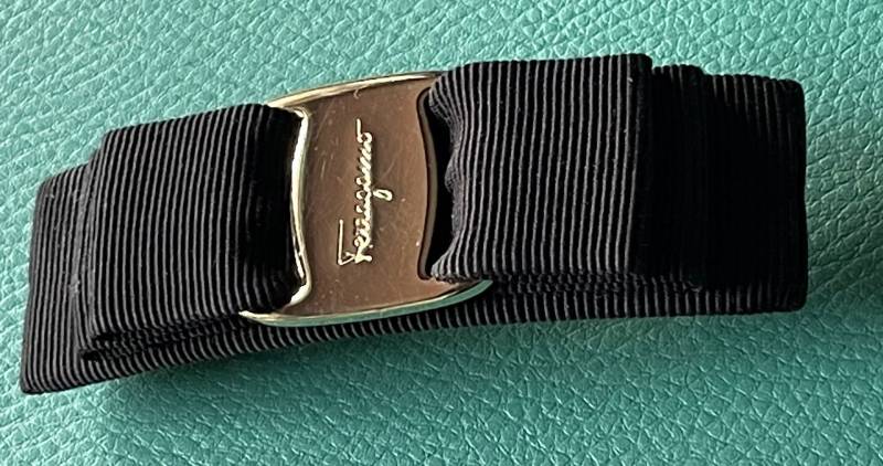 Ferragamo Salvatore Haarspange Schwarz Schleife Mit Goldfarben Rips Loop Speziell Business Mode Event Garderobe Auffällig Made in Italy von ZauberhaftMarvelous