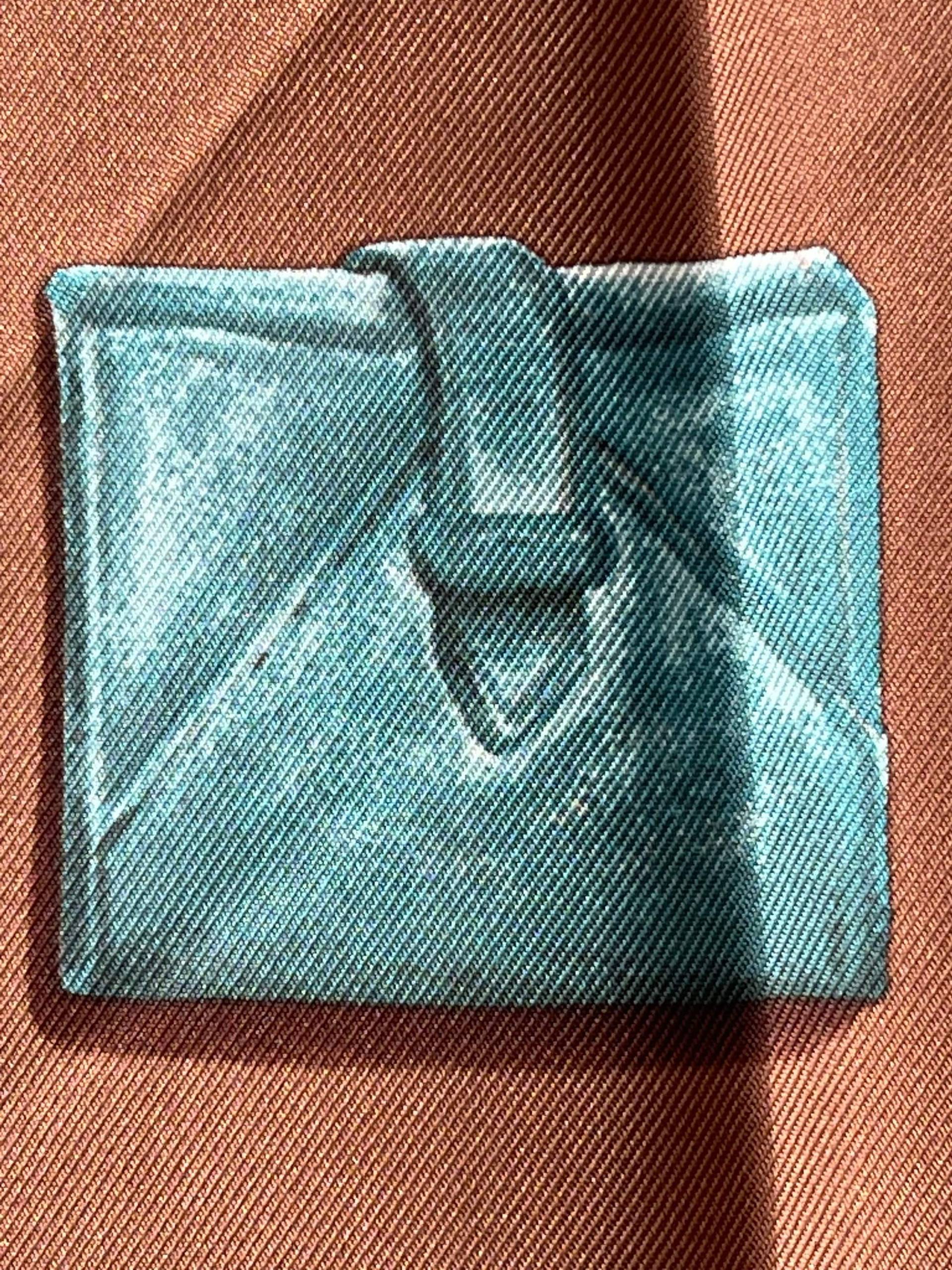 Hermes Seidentuch Paris in The Pocket Von Leigh Cooke Nussbraun Petrolblau Ausgefallen Außergewöhnlich Liebenswert von ZauberhaftMarvelous