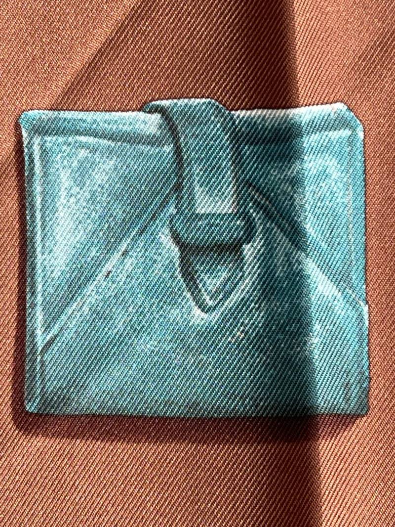 Hermes Seidentuch Paris in The Pocket Von Leigh Cooke Nussbraun Petrolblau Ausgefallen Außergewöhnlich Liebenswert von ZauberhaftMarvelous