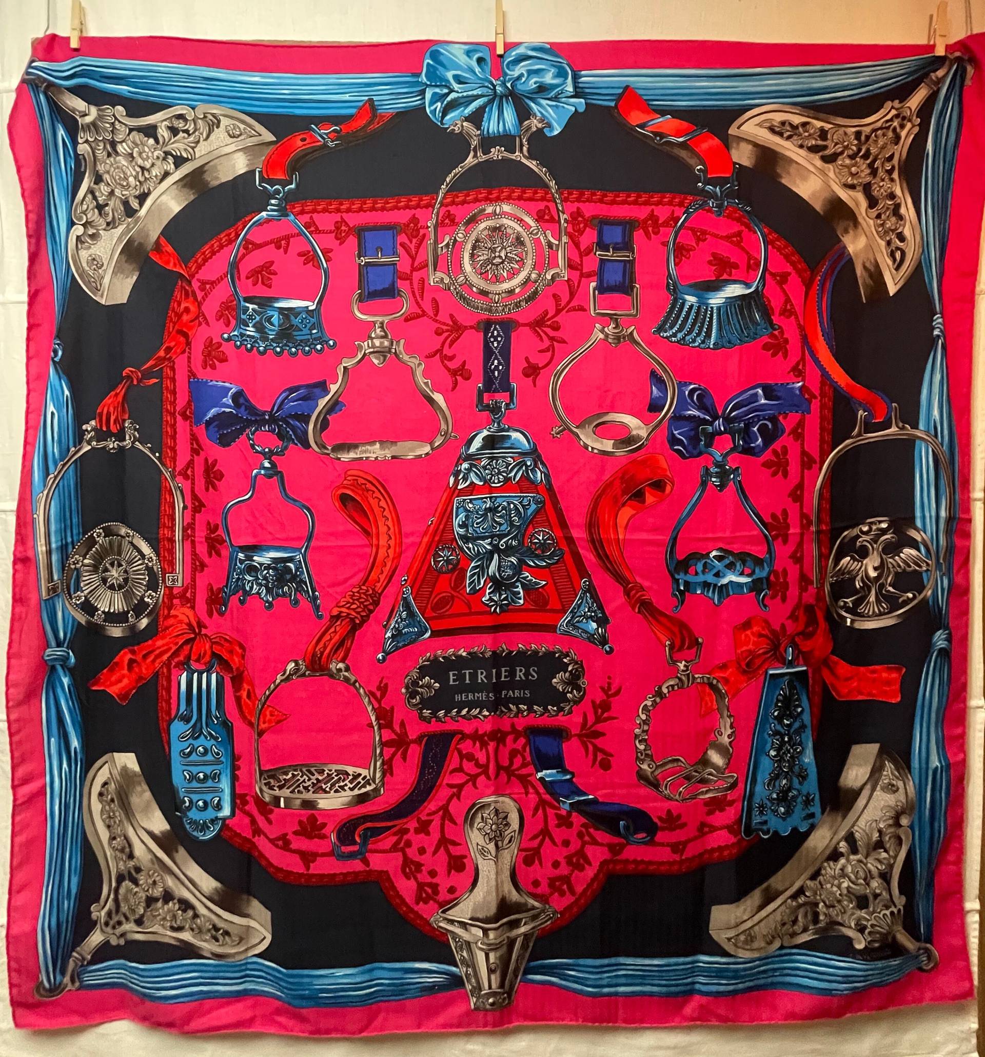 Hermes Tuch Carre Geant 140 cm Stola Pink Türkis Francoise De La Perriere Etriers Auffällig Collectible Hingucker Intensive Farben von ZauberhaftMarvelous