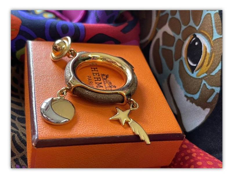 Hermes Tuchhalter Tuch Ring Sehr Selten Planet Stern Schweif Mond Leder Metall Gold - Und Silberfarben Außergewöhnlich Sammlerstück von ZauberhaftMarvelous