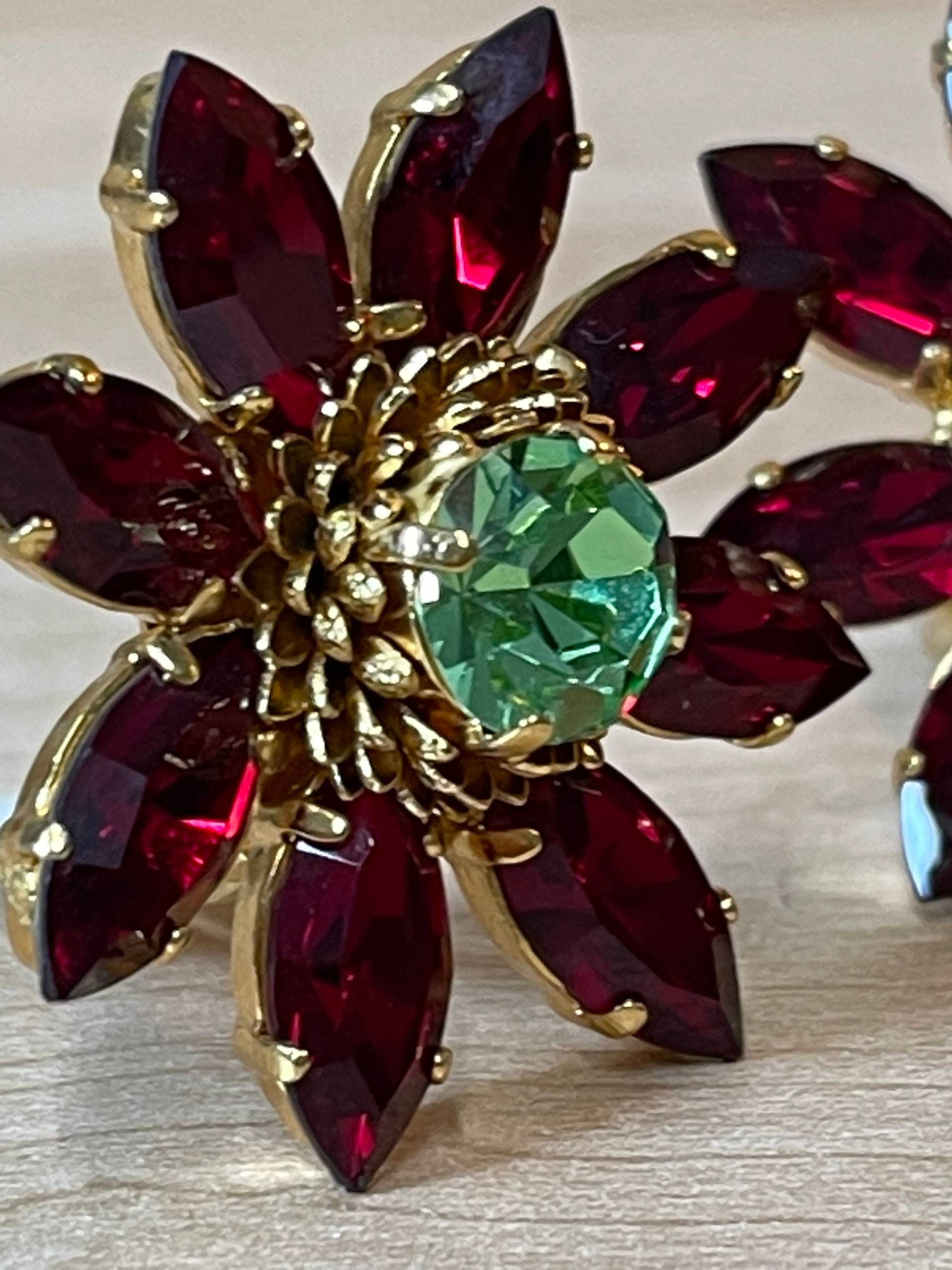 Lacroix Christian Designer Außergewöhnlich Auffällig Extravagant Shining Blüte Blume Rot Gold Farbenei Catcher Hingucker Frankreich Lacroix Christian Designer Außergewöhnlich Auffällig Extravagant Shining Blüte Blume Rot Gold Farbenei Catcher Hingucker Frankreich von ZauberhaftMarvelous