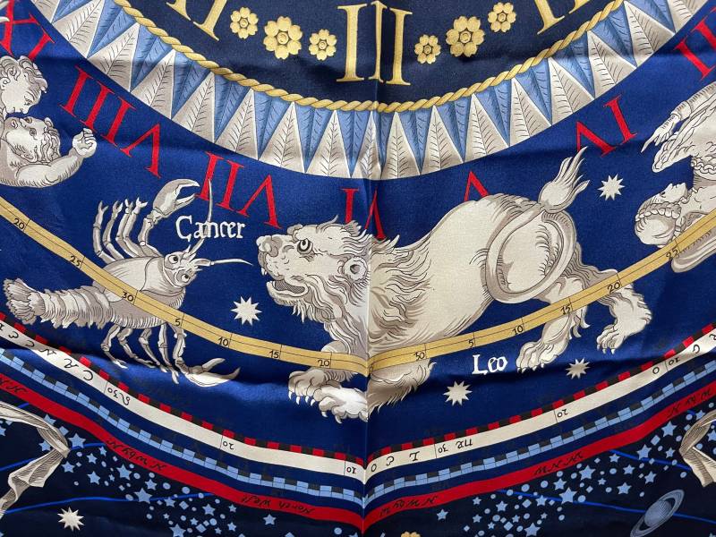 Roeckl München Seidentuch Sterne Sternzeichen Sternbilder Außergewöhnlich Intensiv Tiefblau Rot Hingucker von ZauberhaftMarvelous