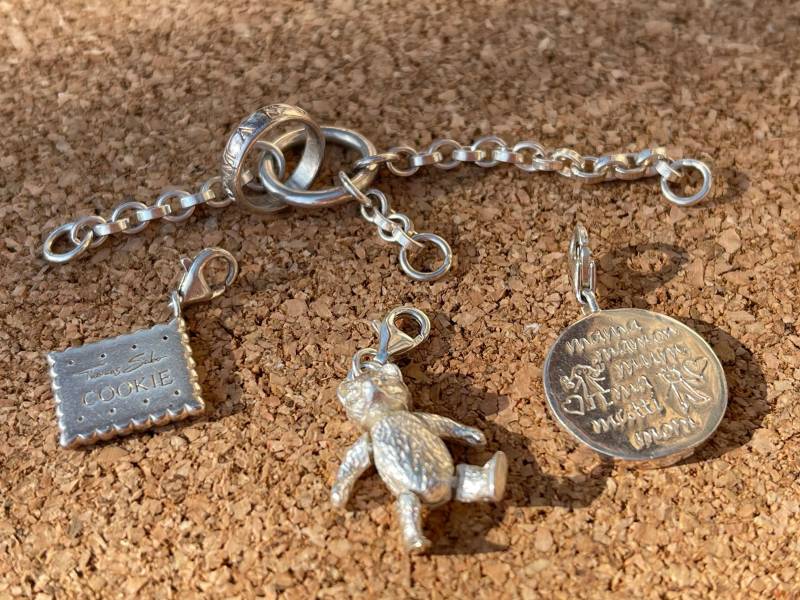 Thomas Sabo Charm Halter Kettchen Cookie Teddy Mama Amulett Liebenswerte Geschenkidee Auffällig Außergewöhnlich Anhänger Versilbert von ZauberhaftMarvelous