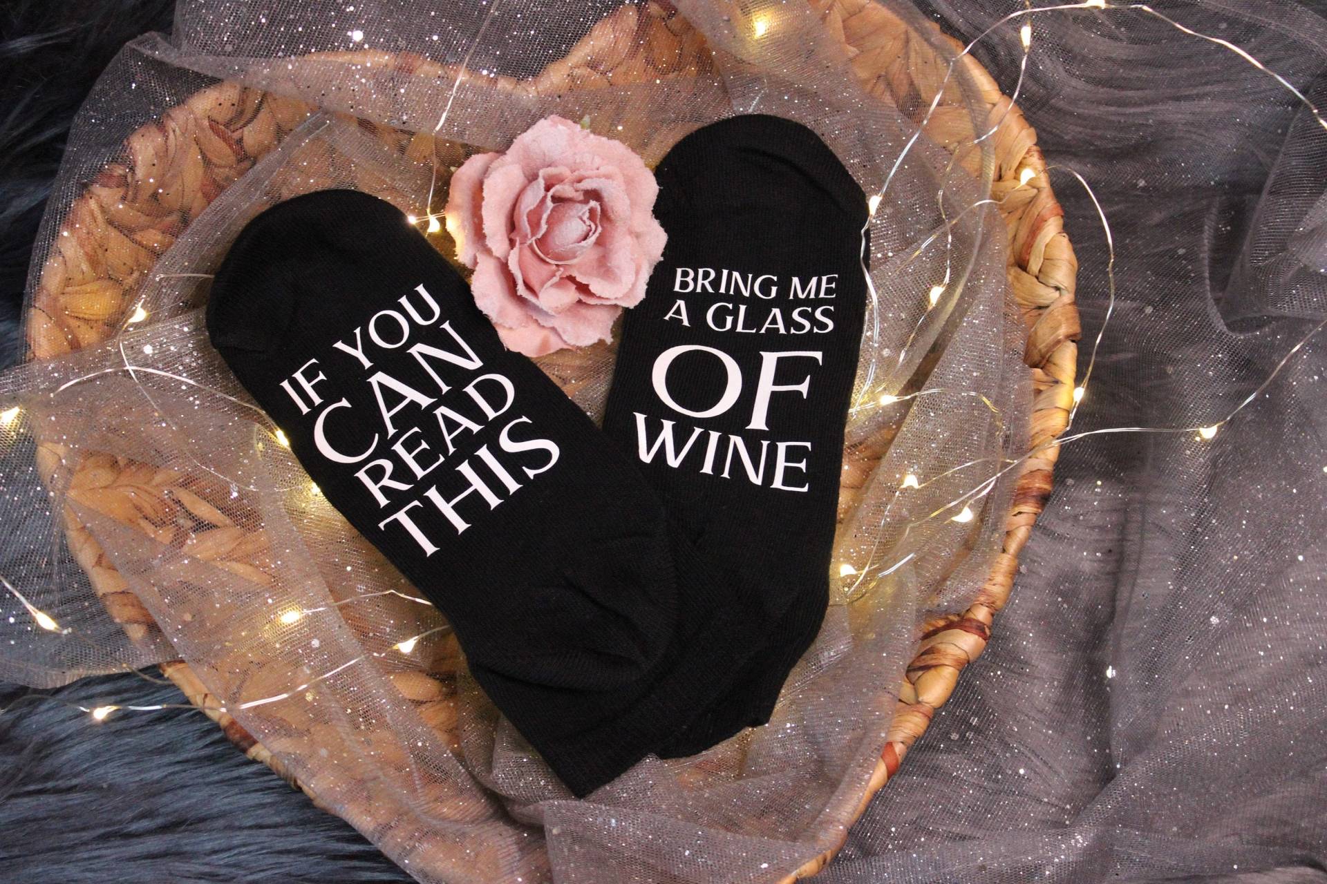 Socken "If You Can Read This - Bring Me A Glass Of Wine" Socken "If You Can Read This - Bring Me A Glass Of Wine" von ZauberhafteAugenblck