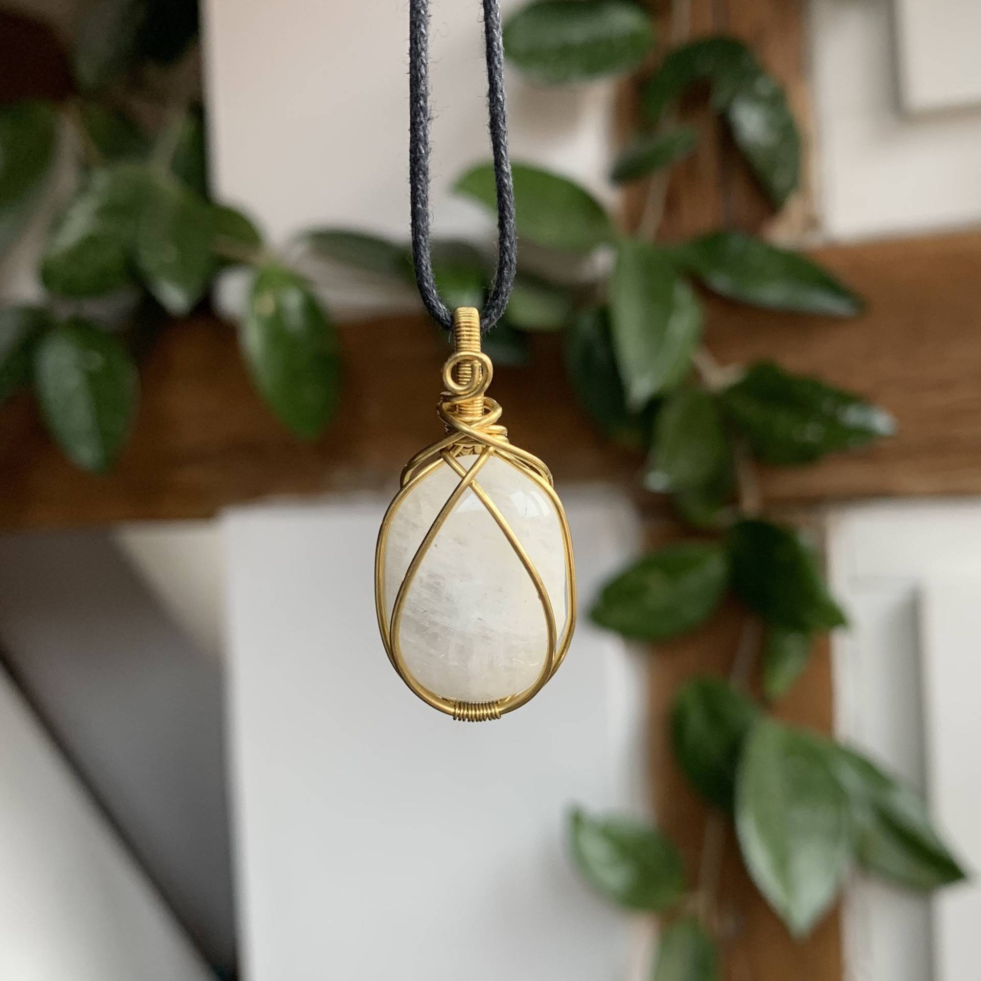 Kette Aus Messing Mit Weißem Labradorit Kette Aus Messing Mit Weißem Labradorit von ZauberhausShop
