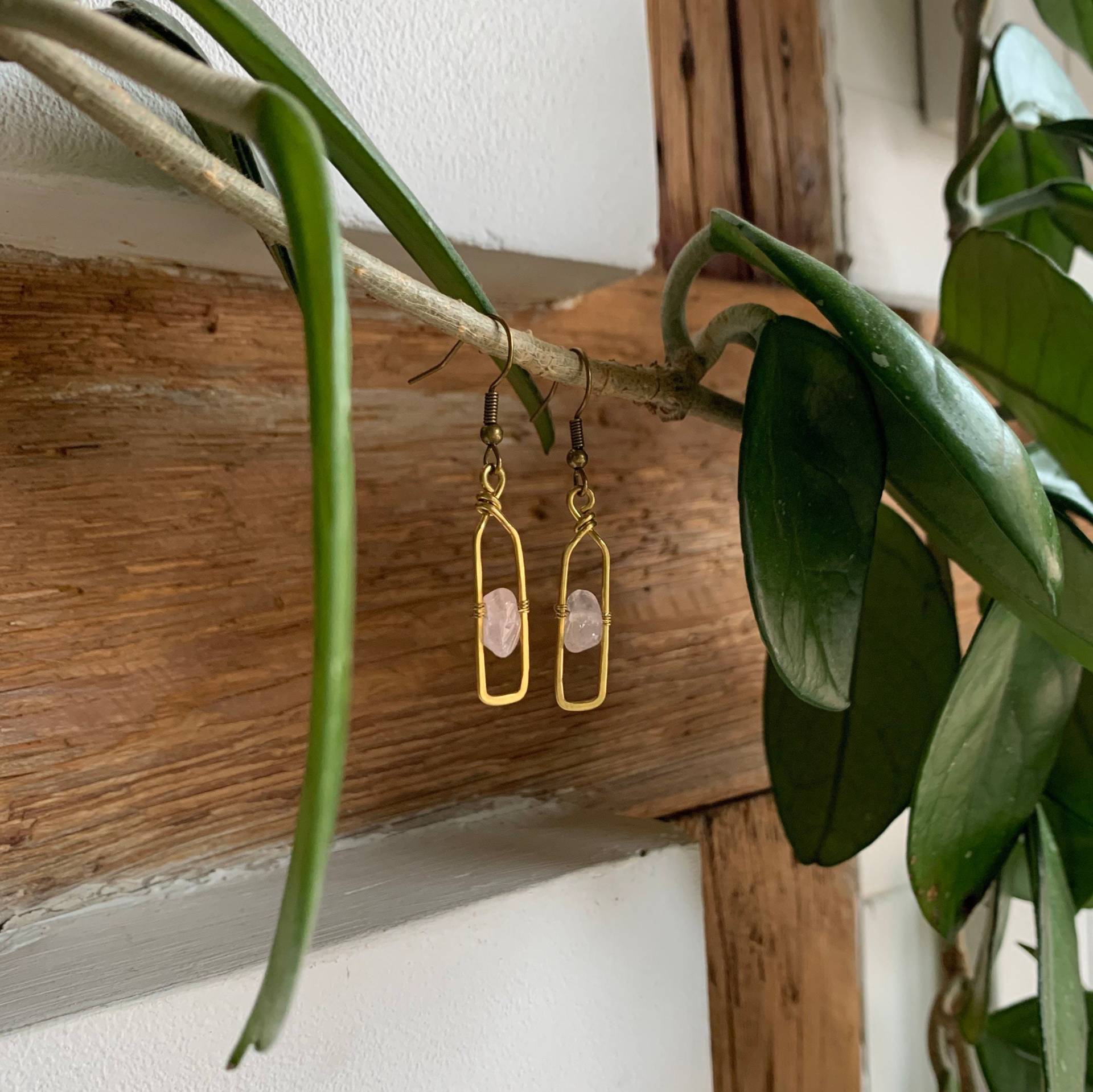 Ohrringe Aus Messing Mit Rosenquarz Ohrringe Aus Messing Mit Rosenquarz von ZauberhausShop