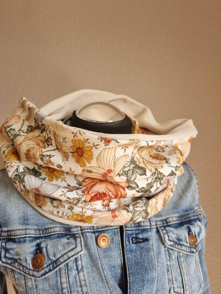 Handmade Loopschal Damen Aus Jersey in Creme Beige von Zauberherzchen