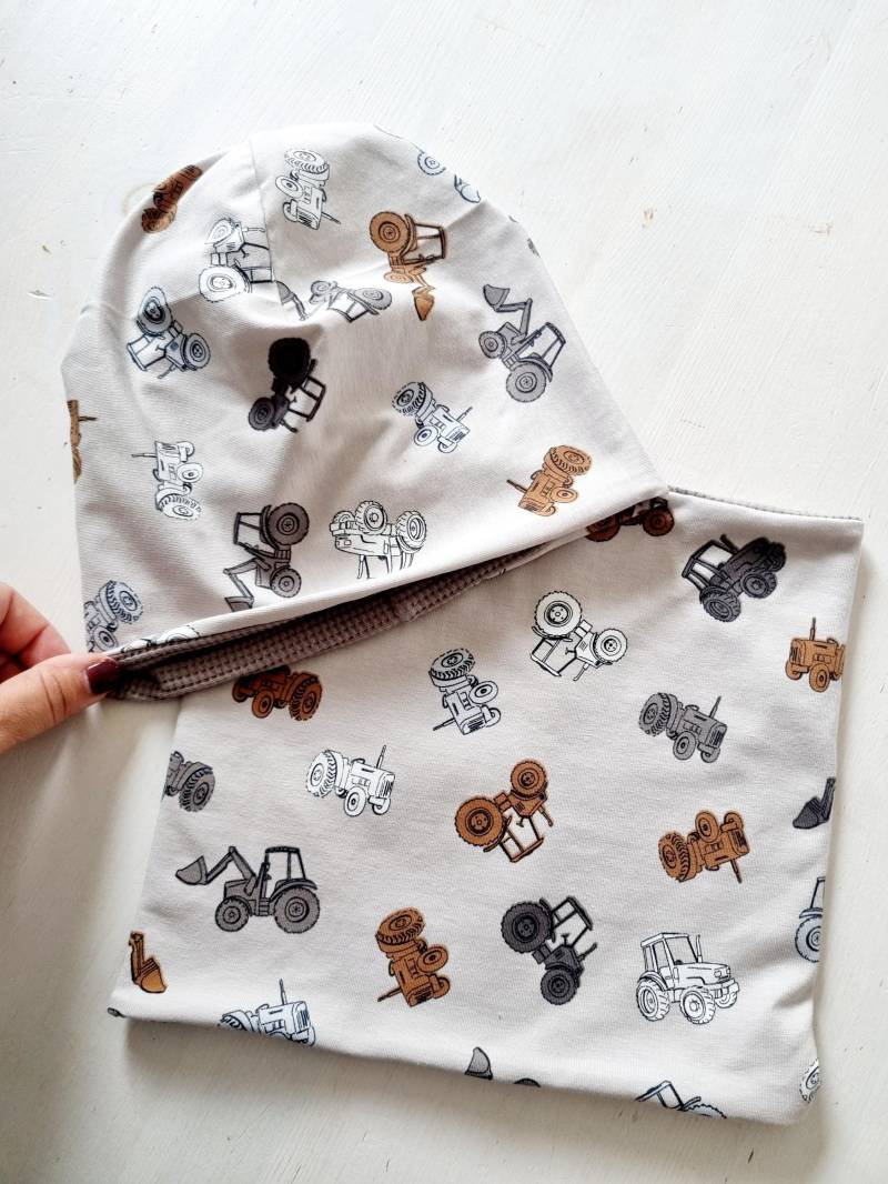 Jungen Loopschal Halstuch Schal Beanie Traktor Taupe von Zauberherzchen