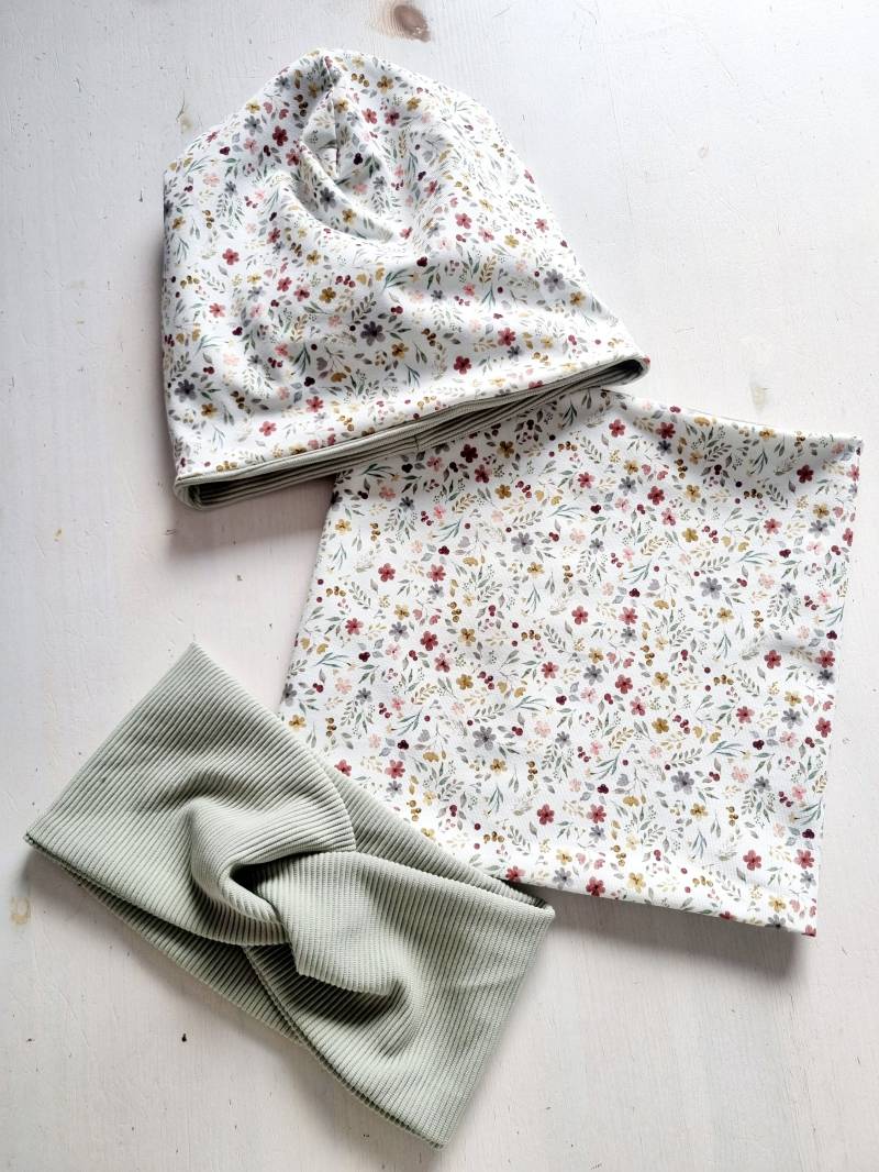 Loopschal Beanie Mädchen Kinder Blumen Mintgrün von Zauberherzchen