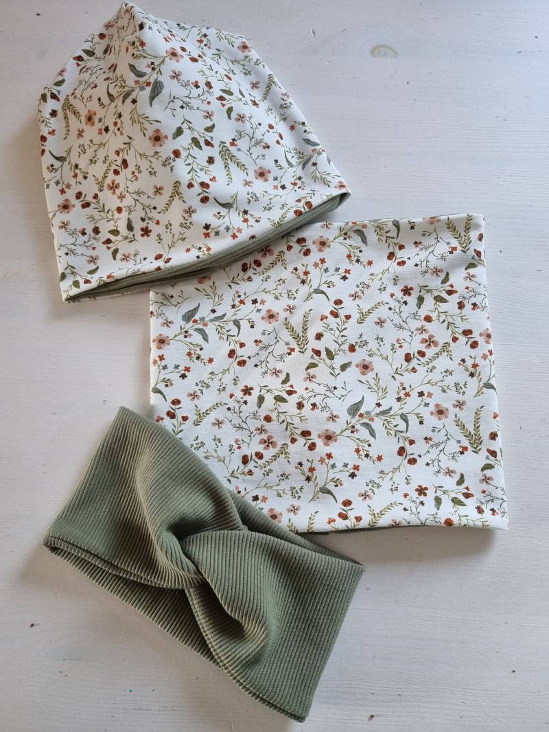 Loopschal Beanie Stirnband Set Mädchen Kinder Blumen Khaki von Zauberherzchen